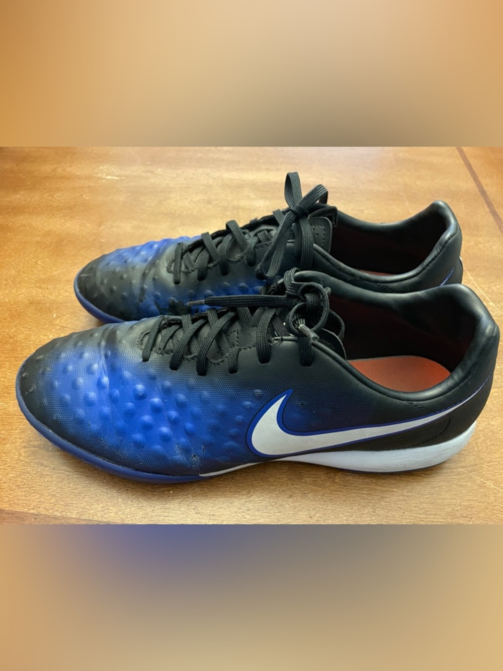 Nike MagistaX indoor soccer cleats boots Men’s size 10
